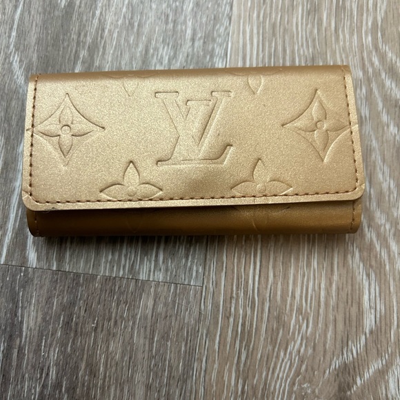 Louis Vuitton Matte Vernis 4 ring keyholder - Picture 4 of 6